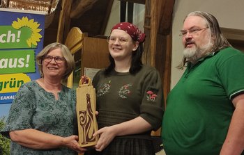 Gertrud Welper und Jens Steiner gratulieren als KreissprecherIn