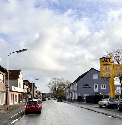 Rennstrecke an einem Sonntag im November Rennstrecke an einem Sonntag im November